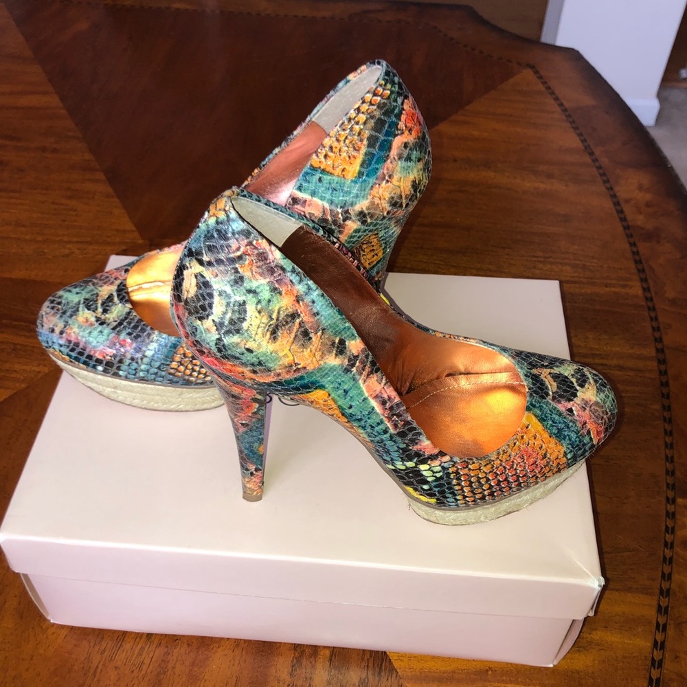 BCBG Paradise Snakeskin Pump!